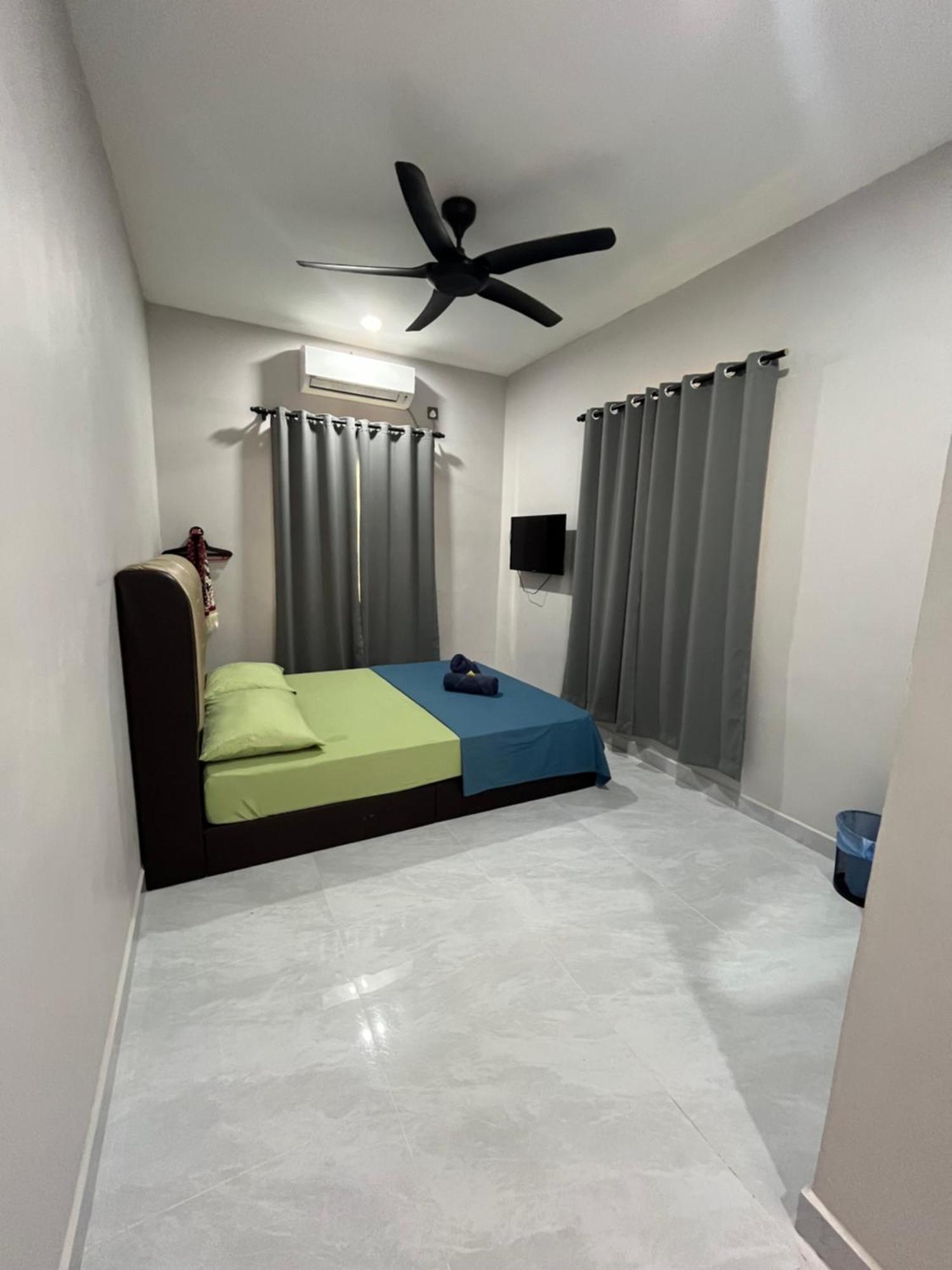 Razak Guest House Setiu Exterior foto