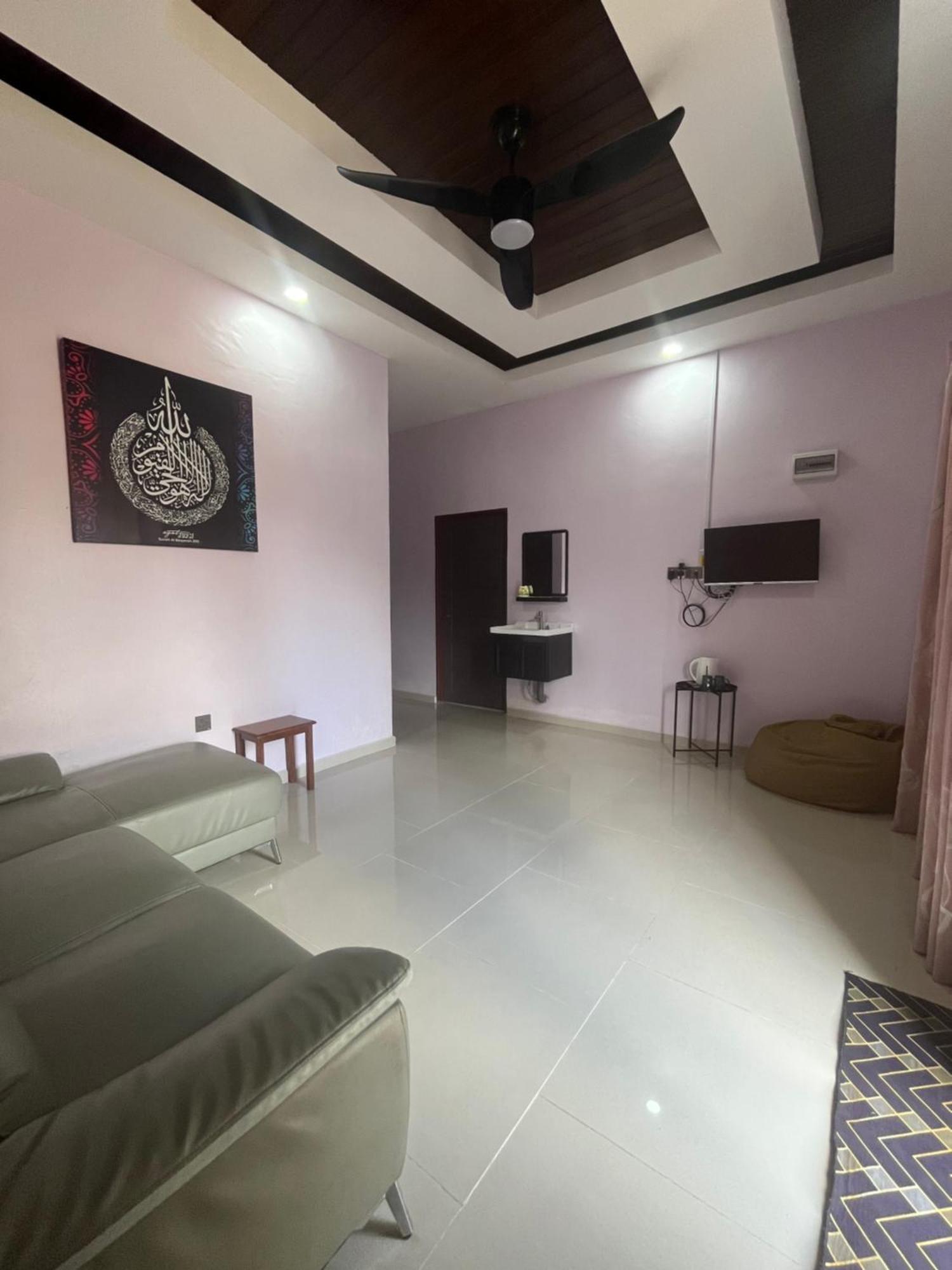 Razak Guest House Setiu Exterior foto