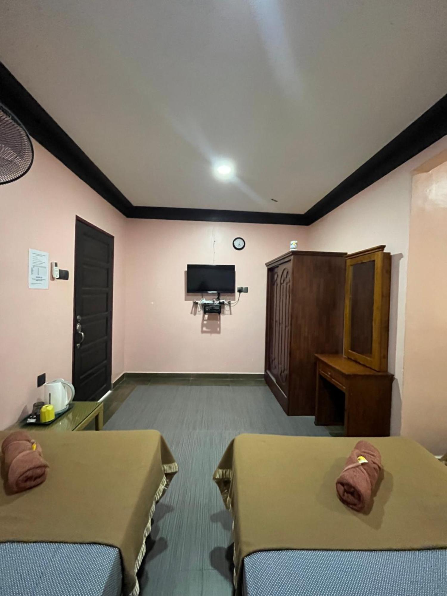 Razak Guest House Setiu Exterior foto