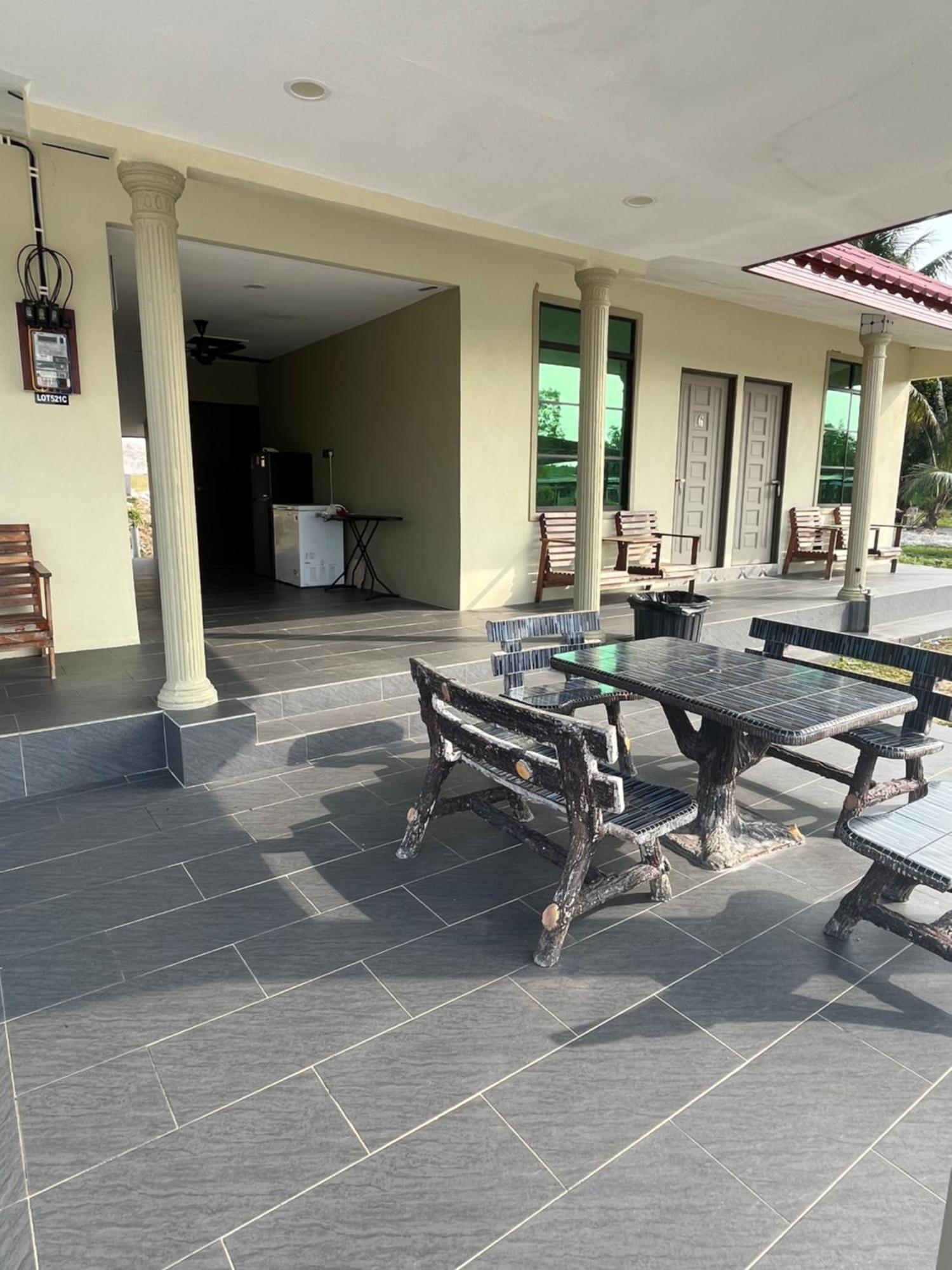 Razak Guest House Setiu Exterior foto