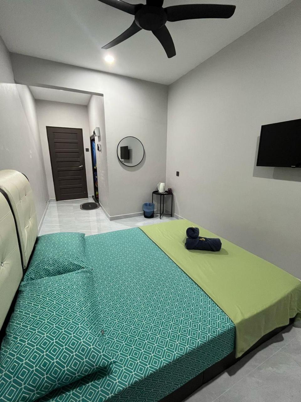 Razak Guest House Setiu Exterior foto